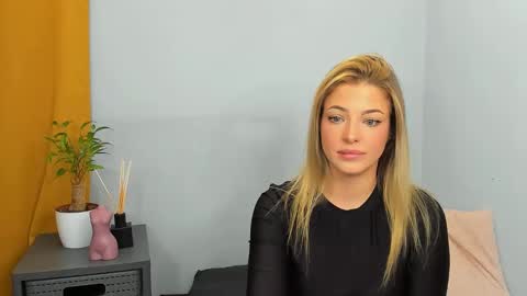 Snapshot of lilylovely26 chatting on December 8, 10:47 pm Lily online show from December 8, 10:47 pm