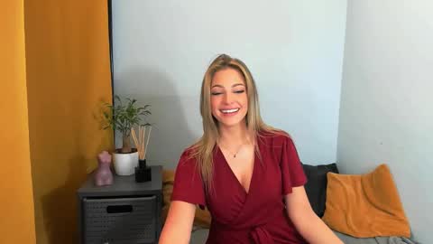Snapshot of lilylovely26 chatting on February 1, 12:47 pm Lily online show from February 1, 12:47 pm