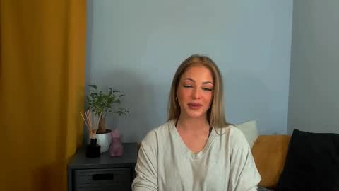 Snapshot of lilylovely26 chatting on February 18, 9:53 pm Lily online show from February 18, 9:53 pm