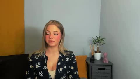 Snapshot of lilylovely26 chatting on March 2, 5:04 pm Lily online show from March 2, 5:04 pm