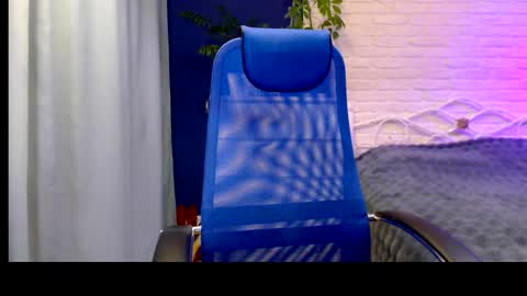 Snapshot of lilymellow chatting on November 11, 7:52 am Lily online show from November 11, 7:52 am