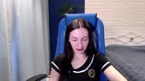 Lily online show from April 14, 7:36 am