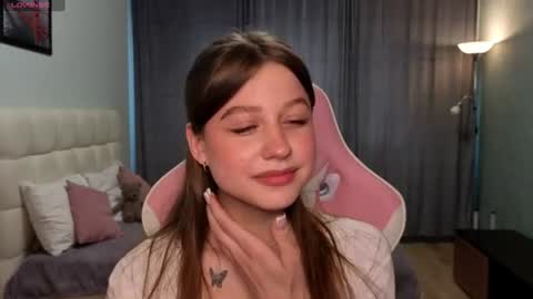 Lily online show from June 17, 9:01 am
