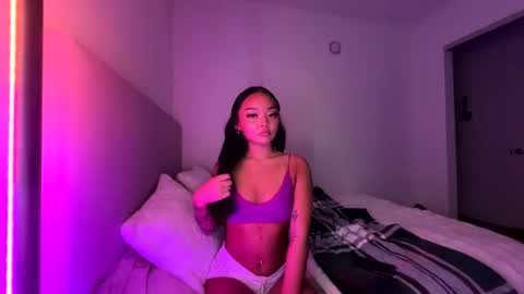 lilypowpow online show from December 3, 1:24 am