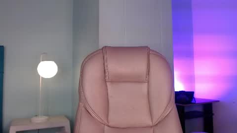 Snapshot of lilyred_ chatting on June 14, 3:19 am lilyred_ online show from June 14, 3:19 am