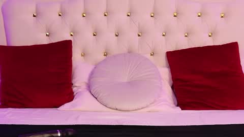Snapshot of lilyrose_ chatting on June 27, 3:33 am online show from June 27, 3:33 am