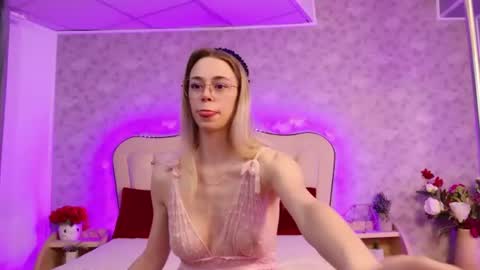 Snapshot of lilyrose_ chatting on July 5, 4:19 am online show from July 5, 4:19 am