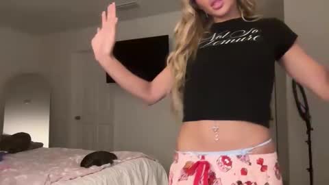 lilysummers21208 online show from January 17, 11:41 pm