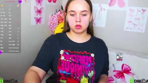 Snapshot of lilysweet13 chatting on September 14, 8:46 am Lily online show from September 14, 8:46 am