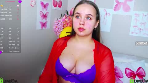 Snapshot of lilysweet13 chatting on September 15, 7:41 am Lily online show from September 15, 7:41 am