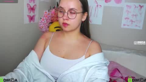 Snapshot of lilysweet13 chatting on October 8, 12:03 pm Lily online show from October 8, 12:03 pm