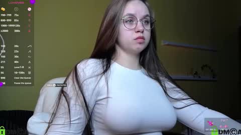 Snapshot of lilysweet13 chatting on October 22, 1:00 pm Lily online show from October 22, 1:00 pm