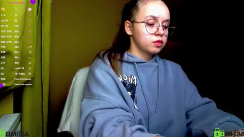 Snapshot of lilysweet13 chatting on October 27, 1:59 pm Lily online show from October 27, 1:59 pm