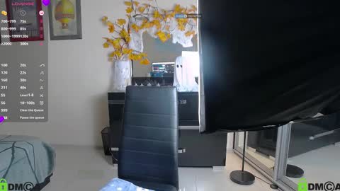 Snapshot of lilysweet13 chatting on October 29, 11:23 am Lily online show from October 29, 11:23 am