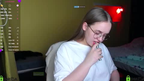 Snapshot of lilysweet13 chatting on November 6, 6:31 pm Lily online show from November 6, 6:31 pm