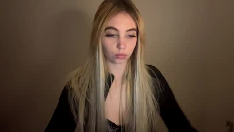 Lily online show from April 28, 8:03 pm
