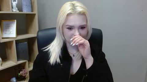 Lily online show from February 17, 7:49 am