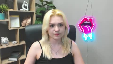 Lily online show from March 25, 7:25 am