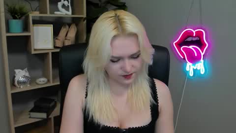 Lily online show from March 29, 1:22 pm