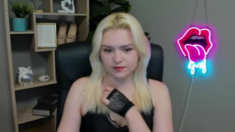 Lily online show from March 30, 6:25 am