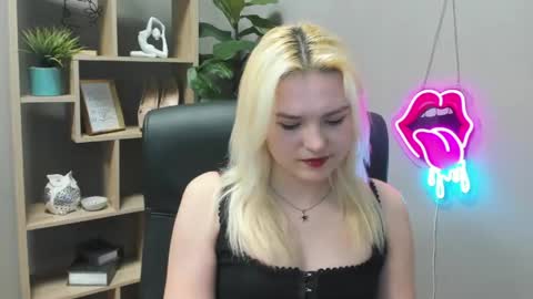 Lily online show from April 15, 6:31 am
