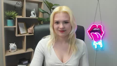 Lily online show from April 29, 7:01 am