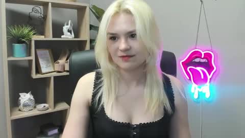 Lily online show from May 8, 7:36 am