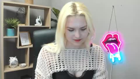 Snapshot of lilysweetxo chatting on May 22, 7:15 am Lily online show from May 22, 7:15 am