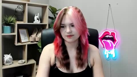 Snapshot of lilysweetxo chatting on June 11, 7:17 am Lily online show from June 11, 7:17 am