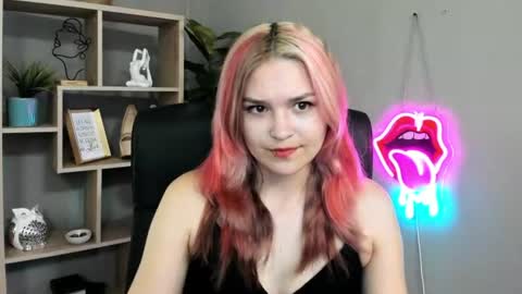 Snapshot of lilysweetxo chatting on June 21, 1:46 pm Lily online show from June 21, 1:46 pm