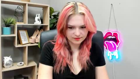 Snapshot of lilysweetxo chatting on June 22, 6:32 am Lily online show from June 22, 6:32 am