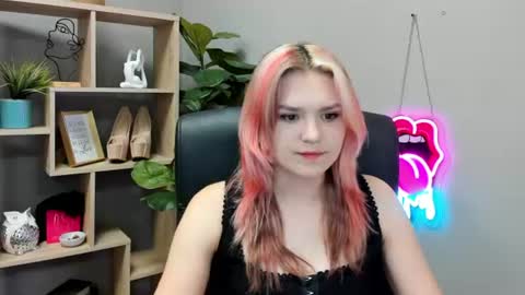 Lily online show from June 26, 7:13 am