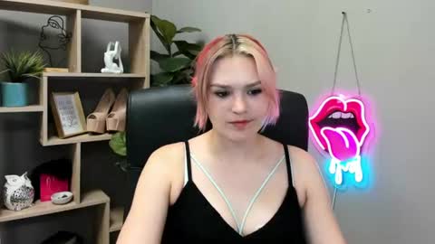 Lily online show from June 28, 1:50 pm