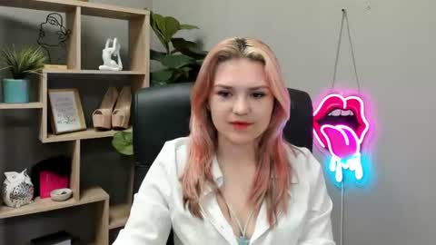 Lily online show from July 3, 6:53 am