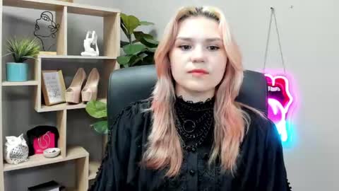 Lily online show from July 6, 7:05 am