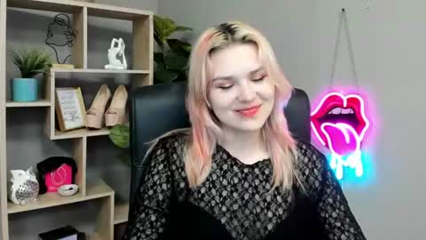Lily online show from July 12, 6:48 am