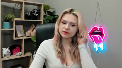 Lily online show from July 14, 6:40 am
