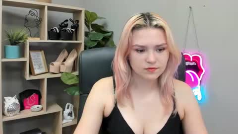 Lily online show from July 16, 6:30 am