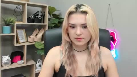 Lily online show from July 20, 6:38 am