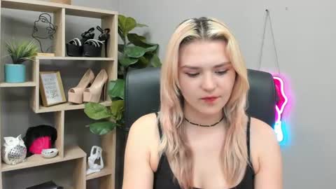 Lily online show from July 20, 10:39 am