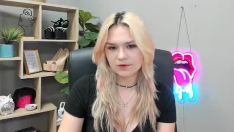 Lily online show from July 24, 6:33 am