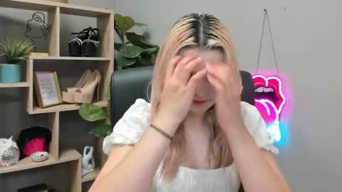 Lily online show from July 27, 6:31 am