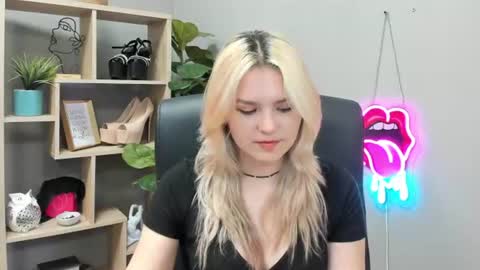 Lily online show from July 28, 6:42 am