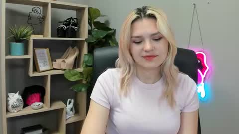 Lily online show from July 31, 6:57 am