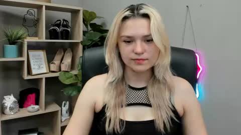 Lily online show from August 6, 6:37 am