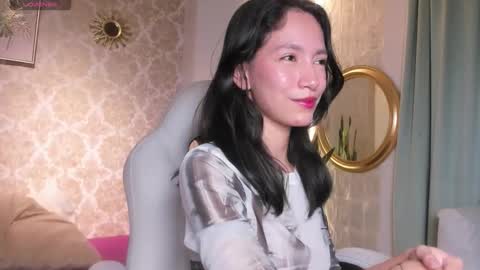 lilythea_ online show from November 22, 9:25 pm