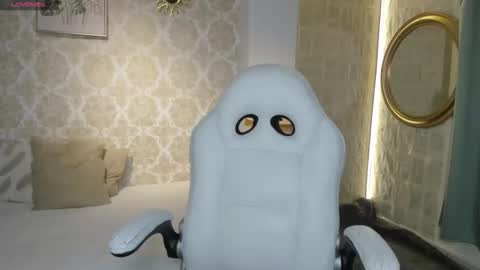 lilythea_ online show from February 8, 8:01 pm