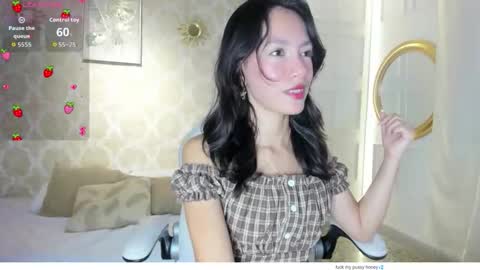 lilythea_ online show from May 17, 10:06 pm