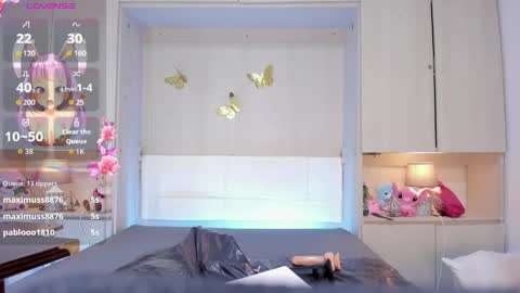 lilywhitee1 online show from May 2, 9:14 am
