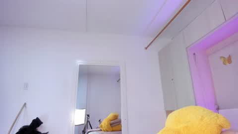lilywhitee1 online show from June 20, 4:26 am